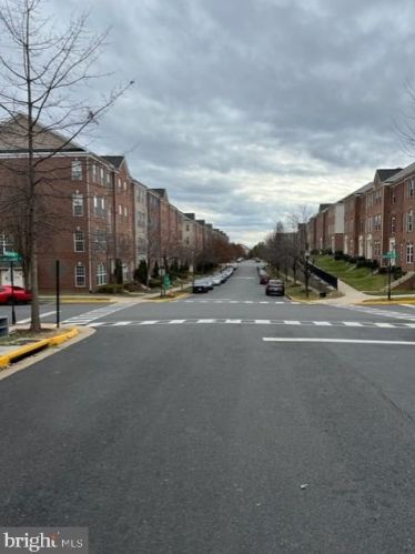 2335 Merseyside Dr, Woodbridge, VA 22191-6568