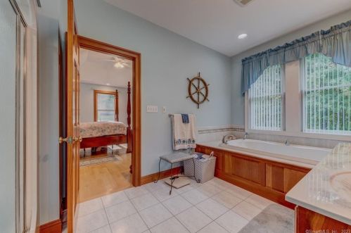 223 Castlewood Dr, Kensington CT  06037-2951 exterior