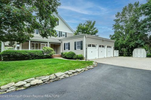 515 Seven Bridges Rd, Little Silver NJ  07739-1742 exterior