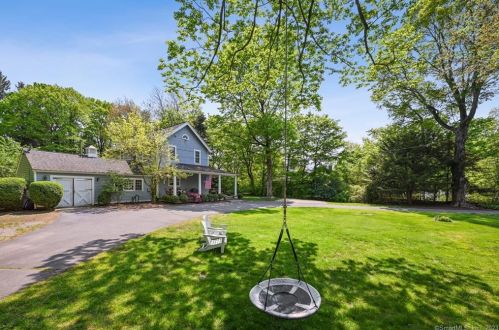 36 Flat Rock Rd, Bridgeport, CT 06612-1706
