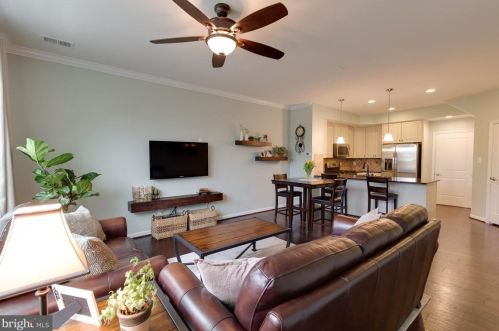 7586 Brunson Cir, Gainesville VA  20155 exterior