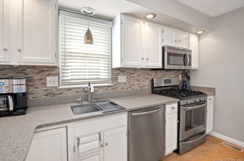 80 Settlers Ridge Rd, Milford CT  06460-3772 exterior