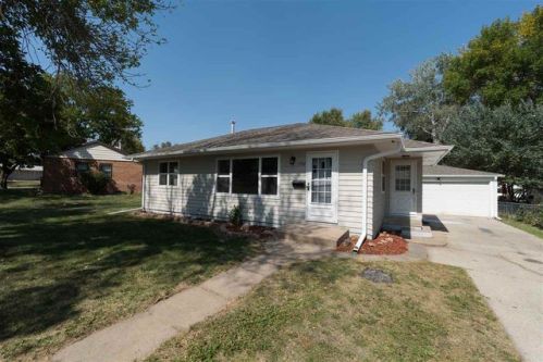 1748 Sager Ave, Waterloo, IA 50701-3235