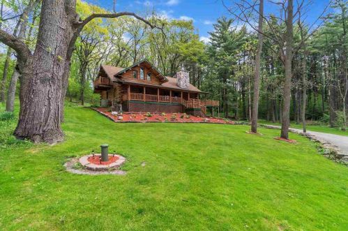 160 Rockdale Rd, Cambridge, WI 53523-9426