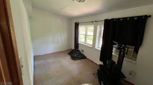 21 Pheasant Ln, West Milford NJ  07480-4008 exterior