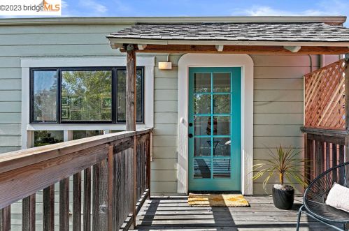 651 Alcatraz Ave, Oakland CA  94609-1005 exterior