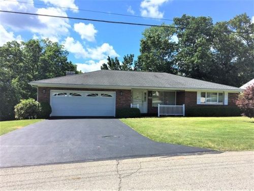 352 Pinoak Dr, Franklin, PA 16323-1935