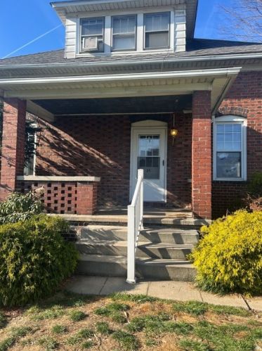 21 Elm St, Bessemer, PA 16112-9639