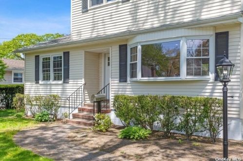 759 Van Buren Ave, West Islip NY  11795-1337 exterior