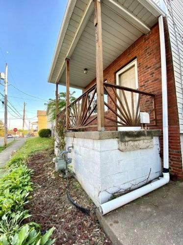 905 Crest Ave, North Charleroi, PA 15022-1866