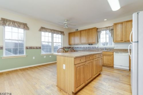 65 Kensington Cir, Belvidere NJ  07823-1700 exterior