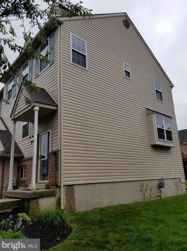 242 Northdown Dr, Dover DE  19904-9757 exterior