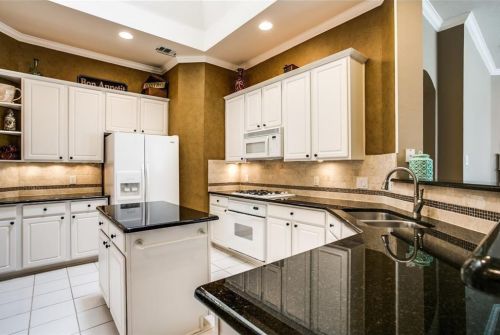 3020 Edwards Dr, Plano TX  75025-4576 exterior
