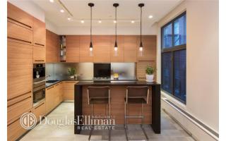 55 Warren St, New York NY  10007-1165 exterior