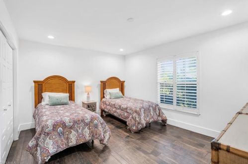 1905 Imperial Golf Course Blvd, Naples FL  34110-1007 exterior