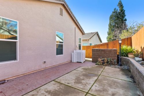 9247 Brown Rd, Elk Grove CA  95624-3917 exterior