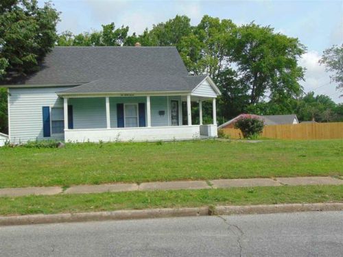 1037 Sampson Ave, Dyersburg, TN 38024-3229