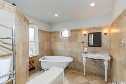 18 Hillside Ave, Muttontown NY  11545-1916 exterior