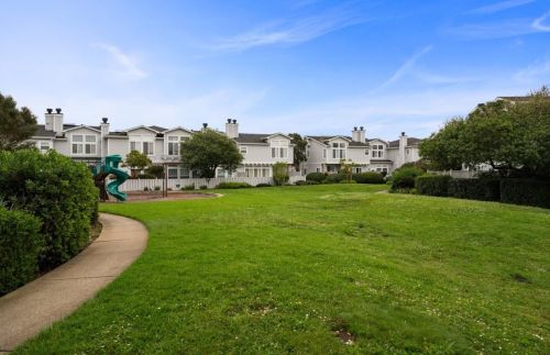 23 Outlook Cir, Pacifica CA  94044-2146 exterior