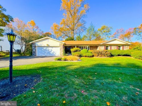 1105 Pratt Dr, Yardley, PA 19067-2834