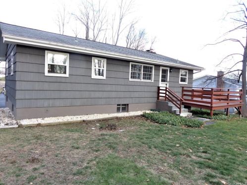 2873 Quinlan St, Yorktown Hgts NY  10598-2700 exterior