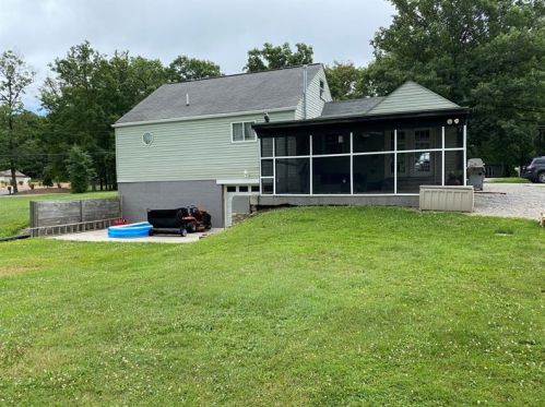 141 Georgetown Rd, Beaver Falls, PA 15010-9759