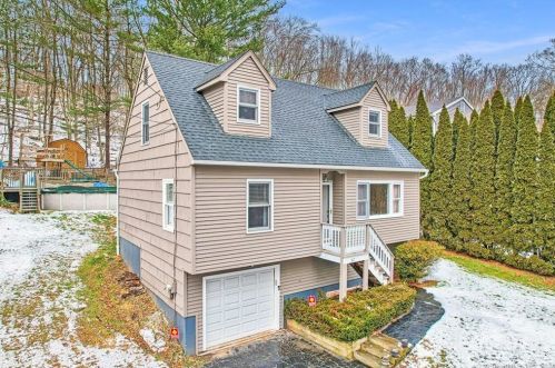357 Beaver St, Ansonia, CT 06401-2006