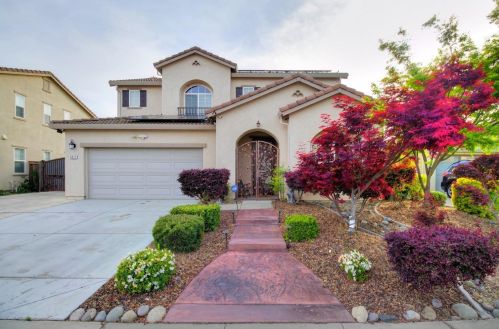 9872 Winkle Cir, Elk Grove CA  95757-6276 exterior