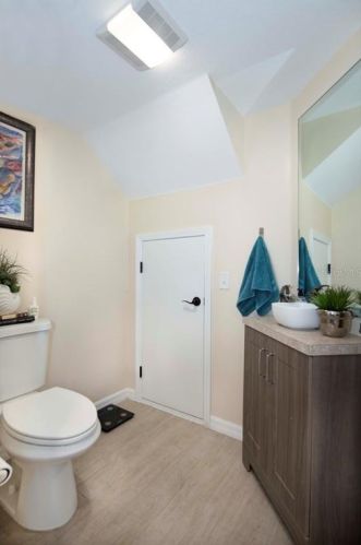 3865 Island Way, Saint Petersburg FL  33705-6449 exterior