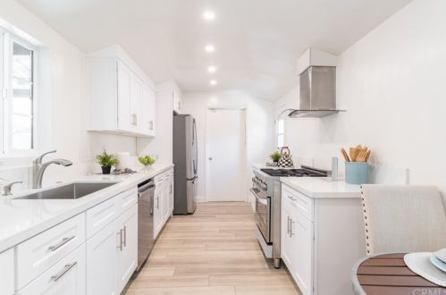 6930 Colbath Ave, Van Nuys CA  91405-4103 exterior