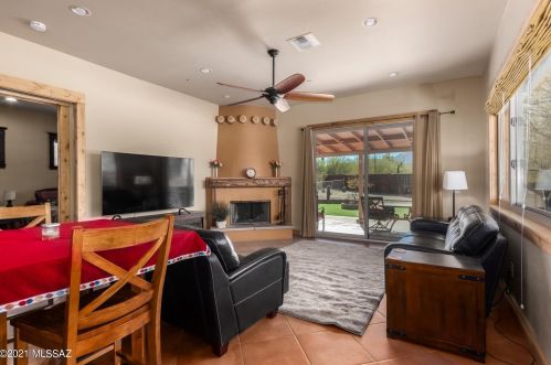 6042 Van Ark Rd, Tucson, AZ 85743-7936