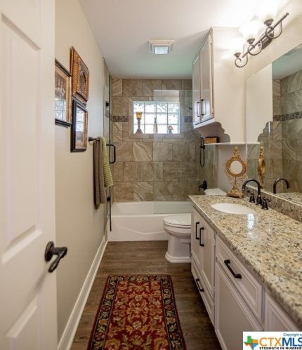 304 Windcrest Dr, Victoria TX  77904-3413 exterior