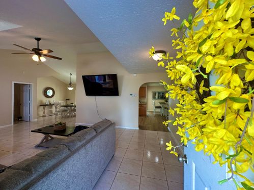 2062 Floresta Dr, Fort Pierce FL  34984-4706 exterior