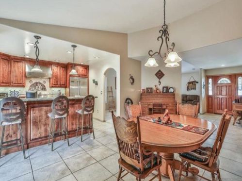 1850 Treseder Cir, El Cajon CA  92019-3829 exterior