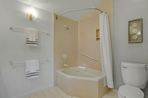 1725 Hampton Ave, Redwood City CA  94061-2608 exterior