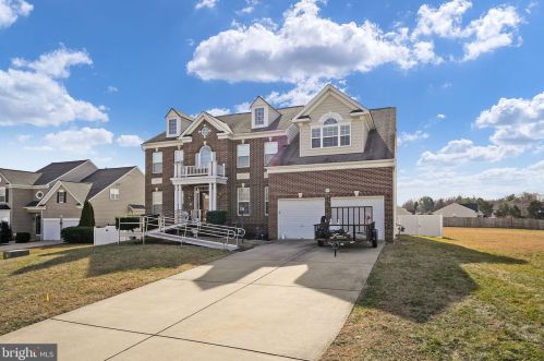 35 Crescent Valley Dr, Fredericksburg, VA 22405-1848