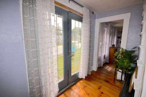 85 Broadway, Derry NH  03038-2019 exterior