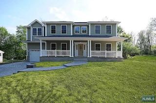 26 Seton Hall Dr, Oakland, NJ 07436-3641