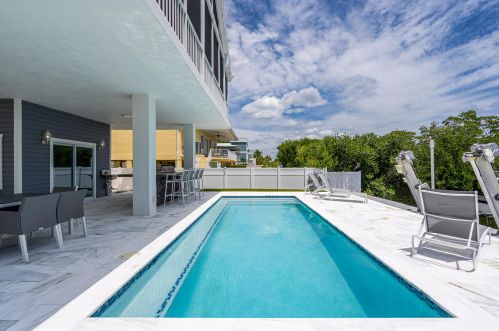1020 Adams Dr, Key Largo, FL 33037-2703