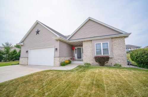 1119 Stillwater Ln, Hartford, WI 53027-2911
