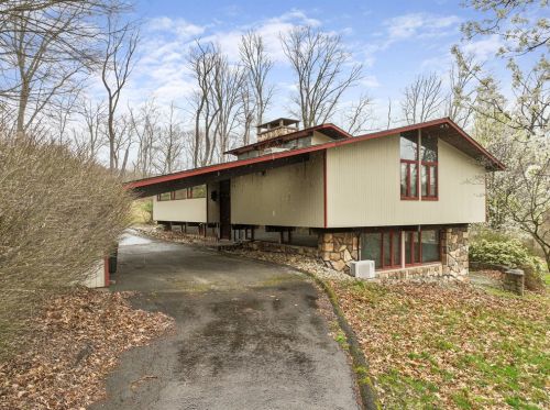 1310 Isabella Rd, South Connellsville, PA 15425-4979