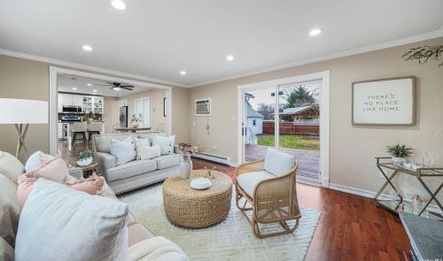 428 Oak Neck Rd, West Islip NY  11795-3614 exterior