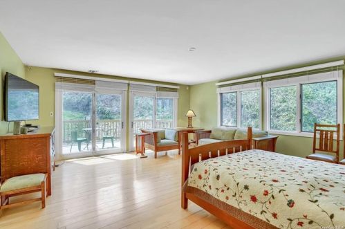 5 Peach Tree Ln, Warwick NY  10990-3133 exterior