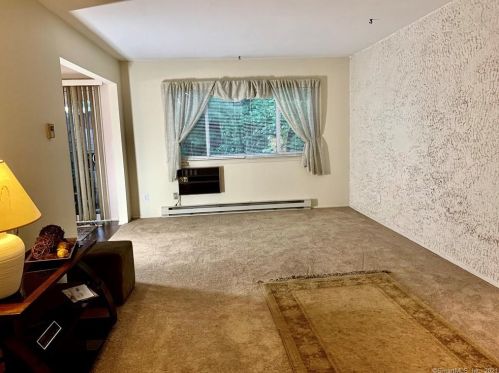 179 Kennedy Dr, Bridgeport, CT 06606-5922