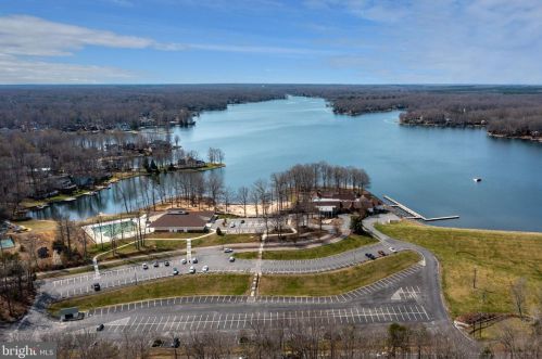 1329 Lakeview Pkwy, Locust Grove, VA 22508-5310