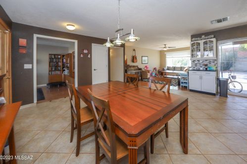 9634 3rd St, Tucson, AZ 85748-2706