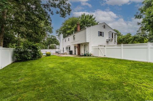 292 Parkside Ave, Miller Place NY  11764-3521 exterior