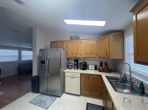 97 Isle Of Saint Thomas, Naples FL  34114-9401 exterior