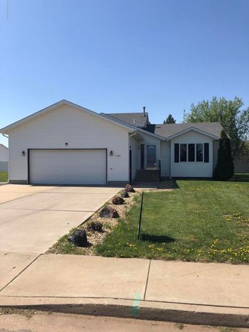 1398 9th St, Dickinson ND  58601-6914 exterior