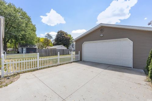 3627 Vistula Rd, Mishawaka, IN 46544-3944